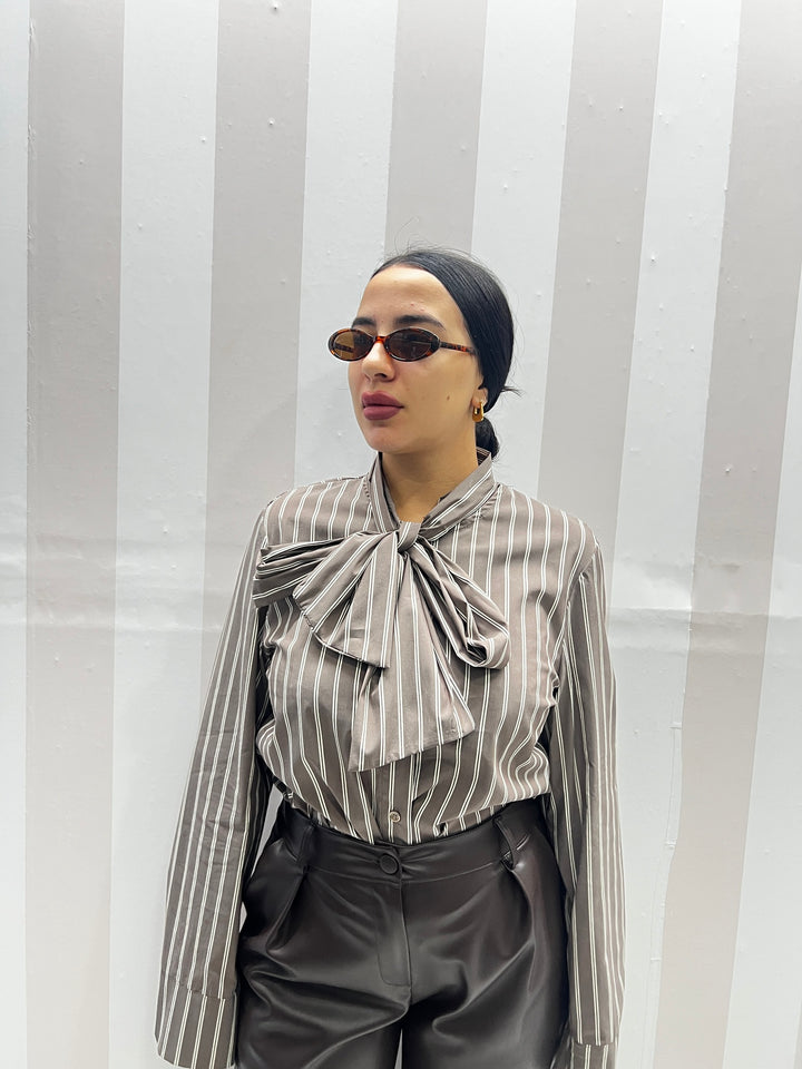 CAMICIA FIOCCO RIGHE TORTORA