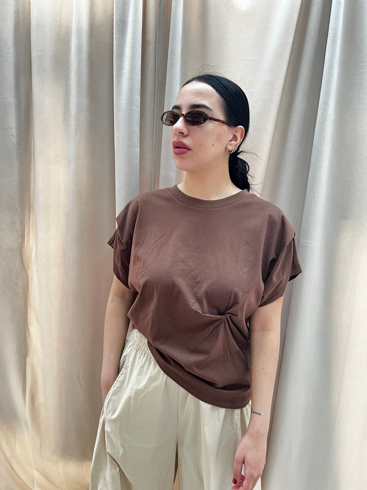 T-SHIRT LUMINA MARRONE