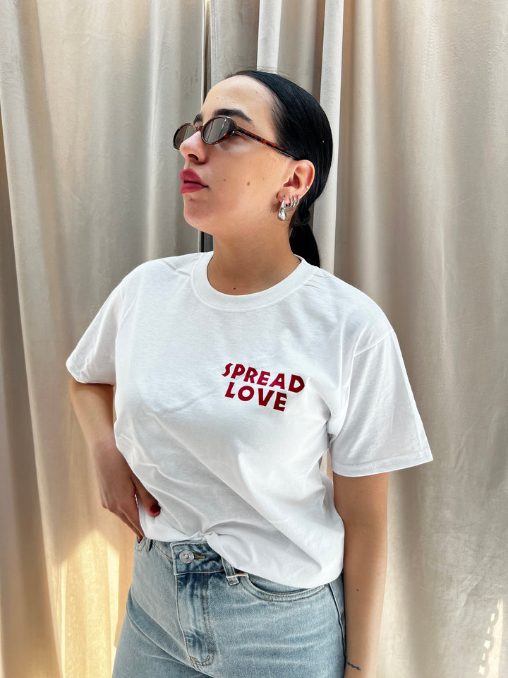 T-SHIRT SPREAD LOVE