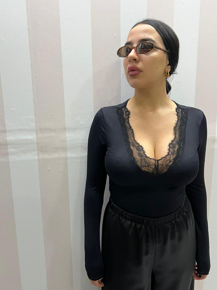 BODY SCOLLO A V NERO